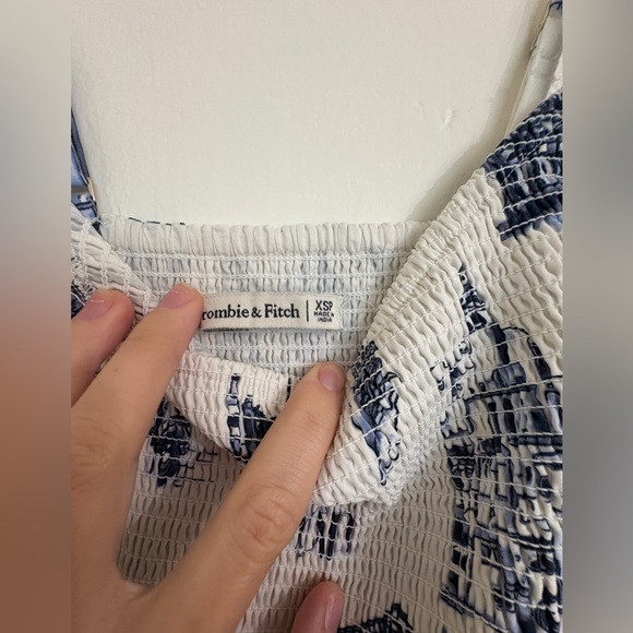 Abercrombie & Fitch Dipped-Waist Smocked Midi Dress - Picture 4 of 5